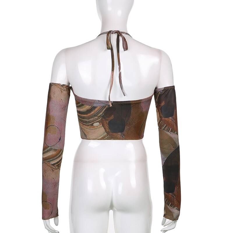 Коричневый кроп-топ с готическим принтом и перчатками