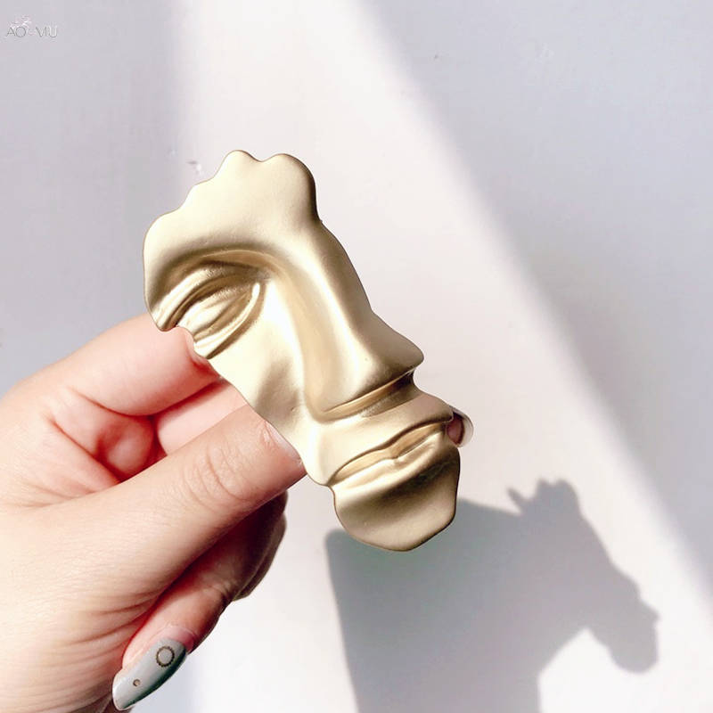 AOMU 1 шт. винтажная металлическая абстрактная маска для лица Золотой Цвет Броши Булавки воротник для женщин Танцевальная вечеринка модные ювелирные изделия аксессуары